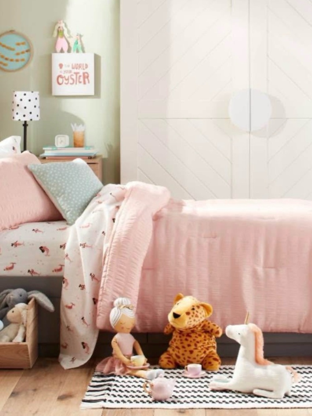 Pillowfort Pink Comforter Set with Printed Sheet and Toss Pillow